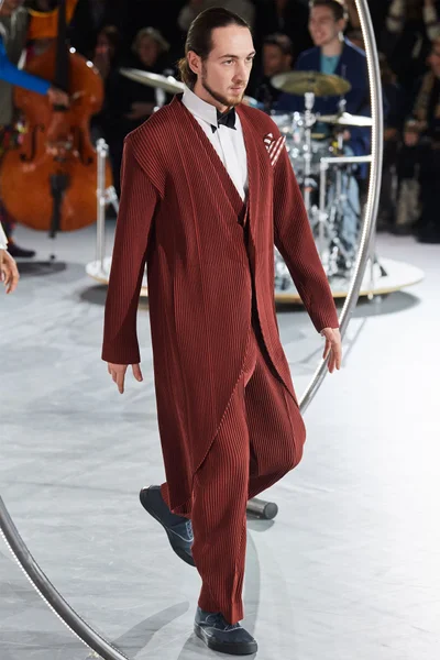 Look 45